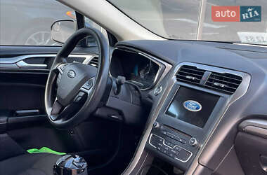 Седан Ford Fusion 2017 в 
