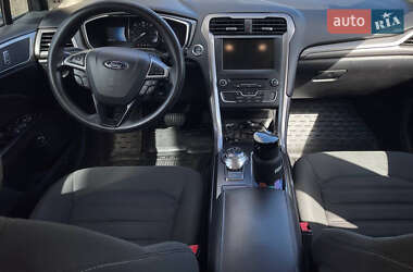 Седан Ford Fusion 2017 в 