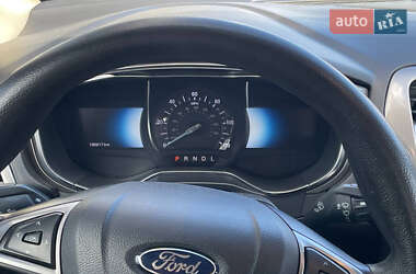 Седан Ford Fusion 2017 в 