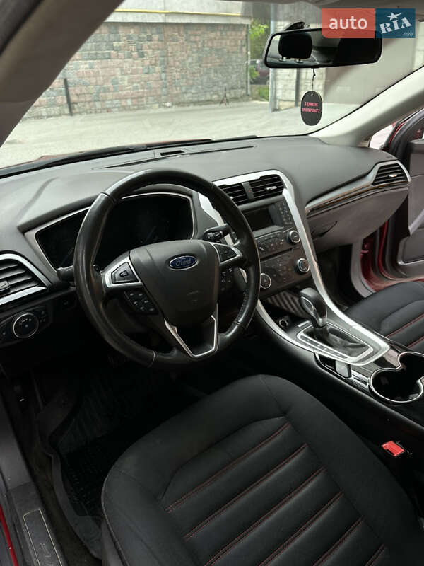 Седан Ford Fusion 2015 в Львові