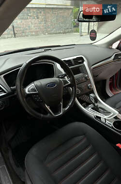 Седан Ford Fusion 2015 в 