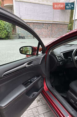 Седан Ford Fusion 2015 в 