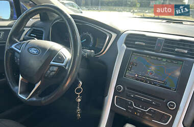 Седан Ford Fusion 2015 в 