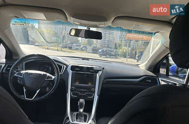 Седан Ford Fusion 2015 в 