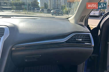 Седан Ford Fusion 2015 в 