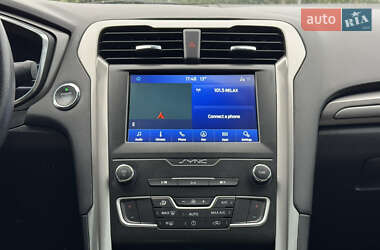 Седан Ford Fusion 2020 в 