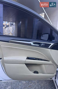 Седан Ford Fusion 2014 в 