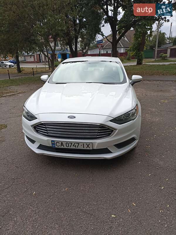 Седан Ford Fusion 2016 в 