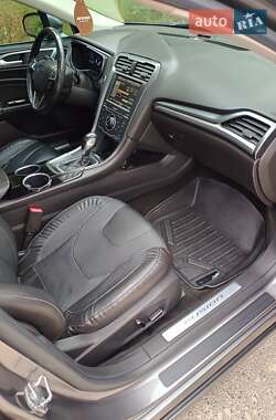 Седан Ford Fusion 2013 в 