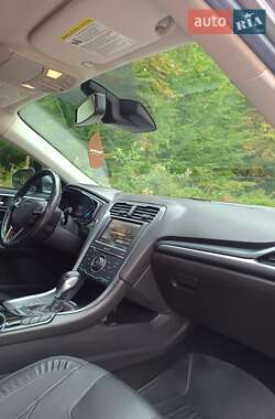 Седан Ford Fusion 2013 в 