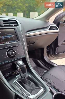 Седан Ford Fusion 2013 в 
