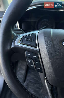 Седан Ford Fusion 2015 в 