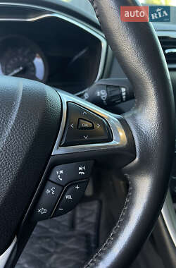 Седан Ford Fusion 2015 в 