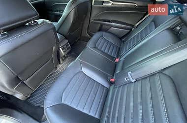 Седан Ford Fusion 2015 в 