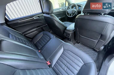Седан Ford Fusion 2015 в 