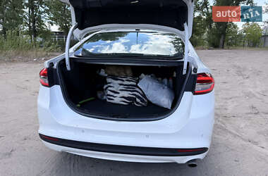 Седан Ford Fusion 2017 в 