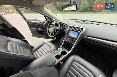 Седан Ford Fusion 2017 в 