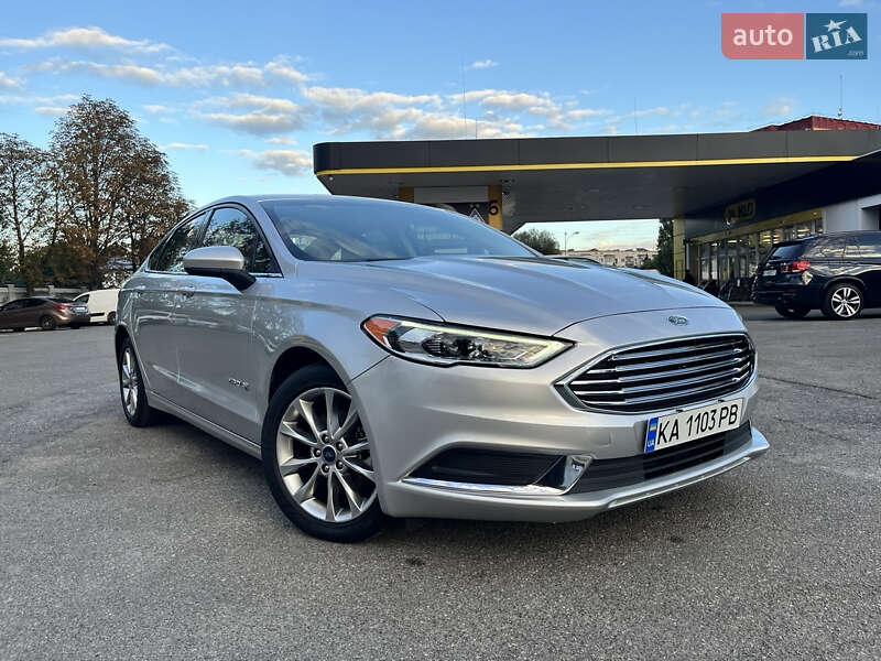 Седан Ford Fusion 2017 в 