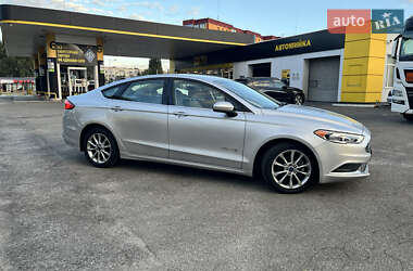Седан Ford Fusion 2017 в 