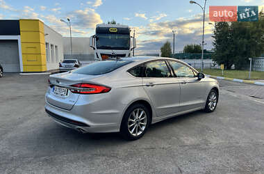 Седан Ford Fusion 2017 в 