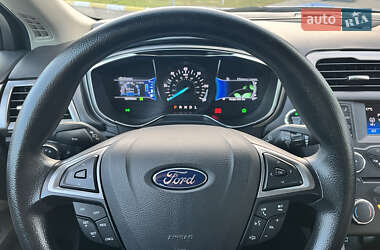 Седан Ford Fusion 2017 в 