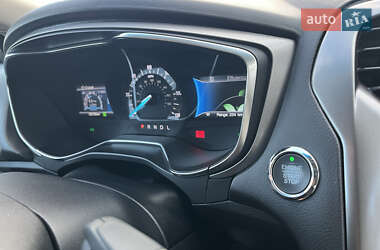 Седан Ford Fusion 2017 в 