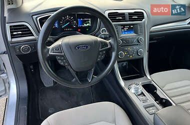 Седан Ford Fusion 2017 в 