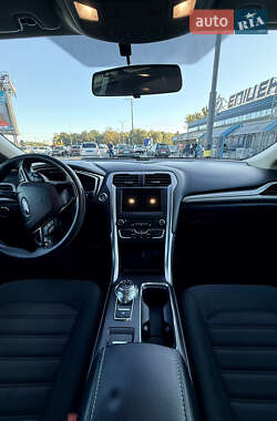 Седан Ford Fusion 2017 в 