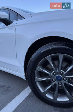 Седан Ford Fusion 2017 в 