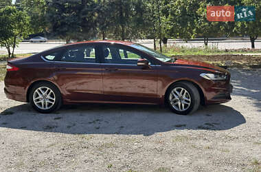 Седан Ford Fusion 2016 в 