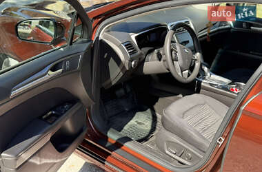 Седан Ford Fusion 2016 в 