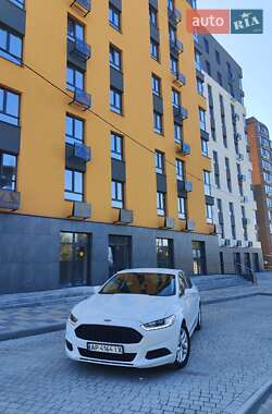 Седан Ford Fusion 2015 в 