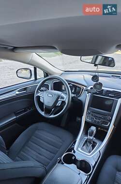 Седан Ford Fusion 2015 в 