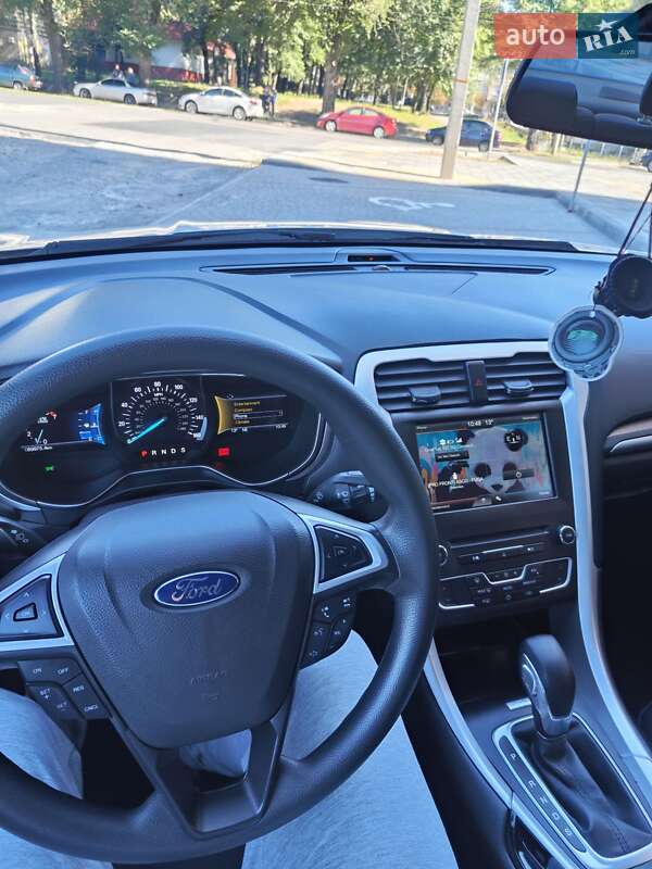Седан Ford Fusion 2015 в Запоріжжі