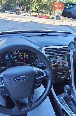 Седан Ford Fusion 2015 в 