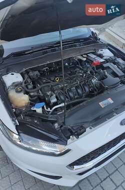 Седан Ford Fusion 2015 в 