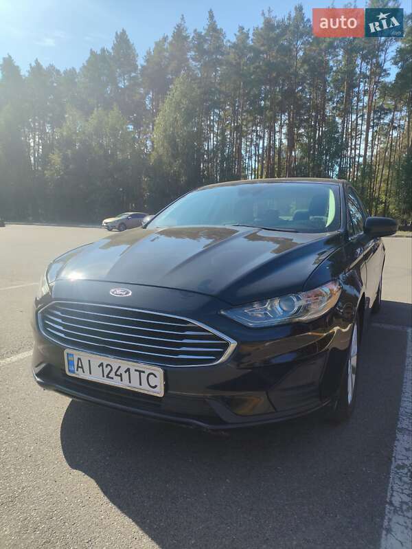 Седан Ford Fusion 2019 в 