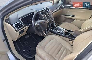 Седан Ford Fusion 2013 в 