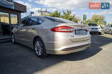 Седан Ford Fusion 2016 в 