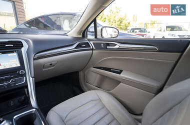 Седан Ford Fusion 2016 в 