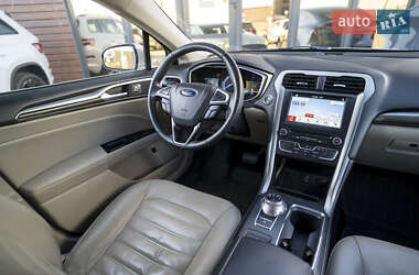 Седан Ford Fusion 2016 в 