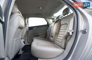 Седан Ford Fusion 2016 в 