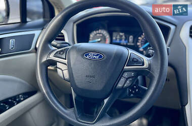 Седан Ford Fusion 2015 в 