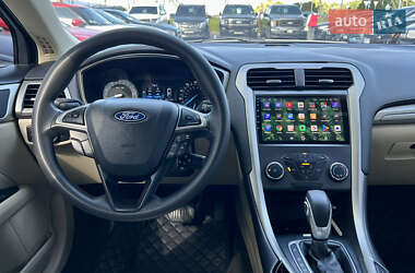 Седан Ford Fusion 2015 в 