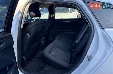 Седан Ford Fusion 2016 в 