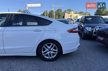 Седан Ford Fusion 2016 в 