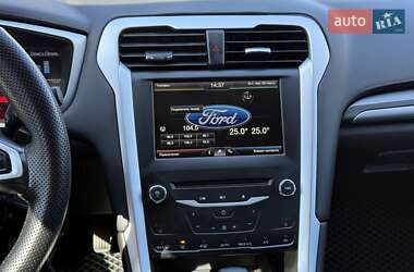 Седан Ford Fusion 2016 в 
