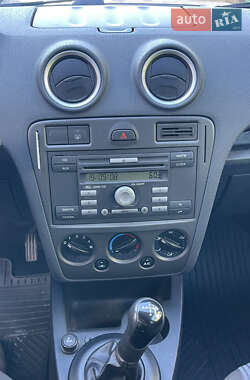 Хэтчбек Ford Fusion 2008 в 