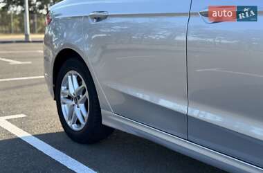 Седан Ford Fusion 2013 в 