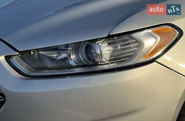 Седан Ford Fusion 2013 в 